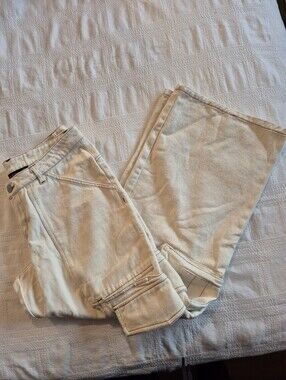 Hesperus women's 5 or Small/medium wide leg jean cargo pocket cream